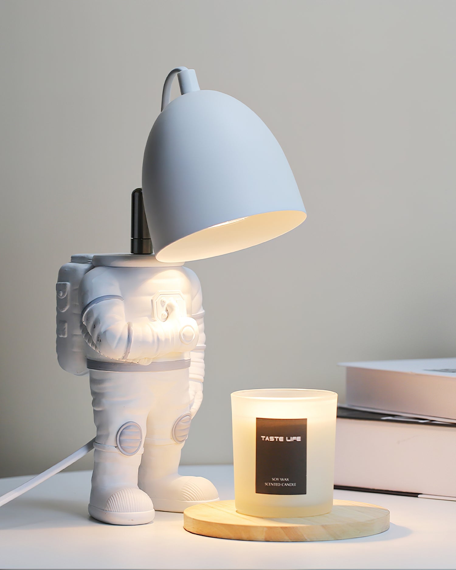 Astronaut Figurine Candle Warmer Lamp