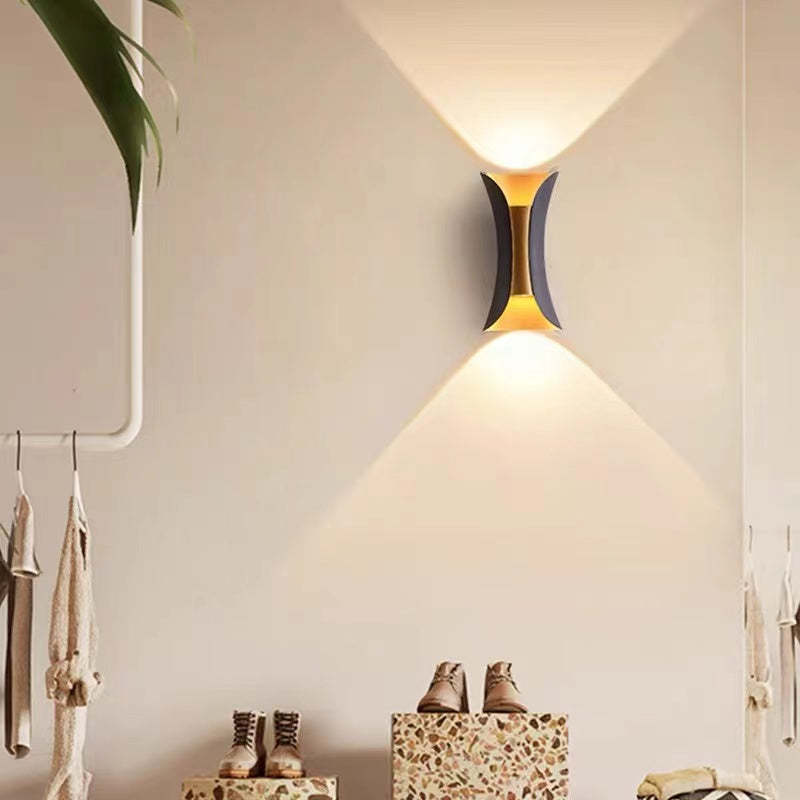 Modern LED Outdoor Wall Lamp - LumiEdge-Small (6W)-Neutral White-Black and Gold-State of Style