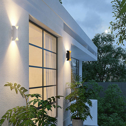 Modern LED Outdoor Wall Lamp - LumiEdge-Small (6W)-Warm White-Black and Gold-State of Style