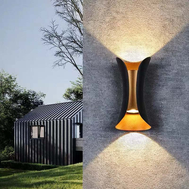 Modern LED Outdoor Wall Lamp - LumiEdge-Small (6W)-Warm White-Black and Gold-State of Style